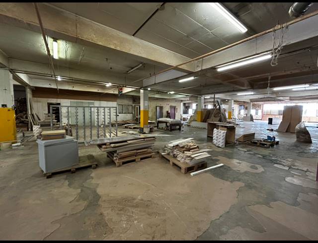 2,800M² WAREHOUSE TO LET IN KEW